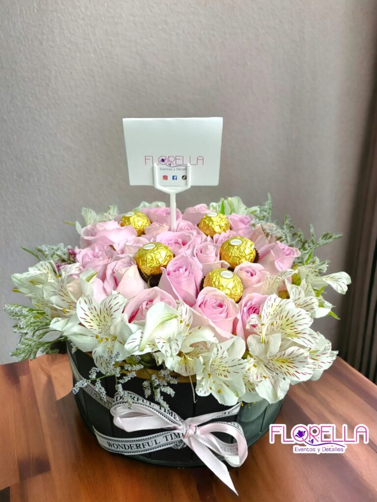 Arreglo de rosas rosadas con chocolates — Florella