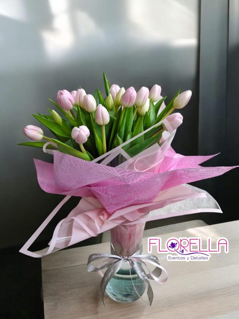 Ramo de tulipanes rosados — Florella