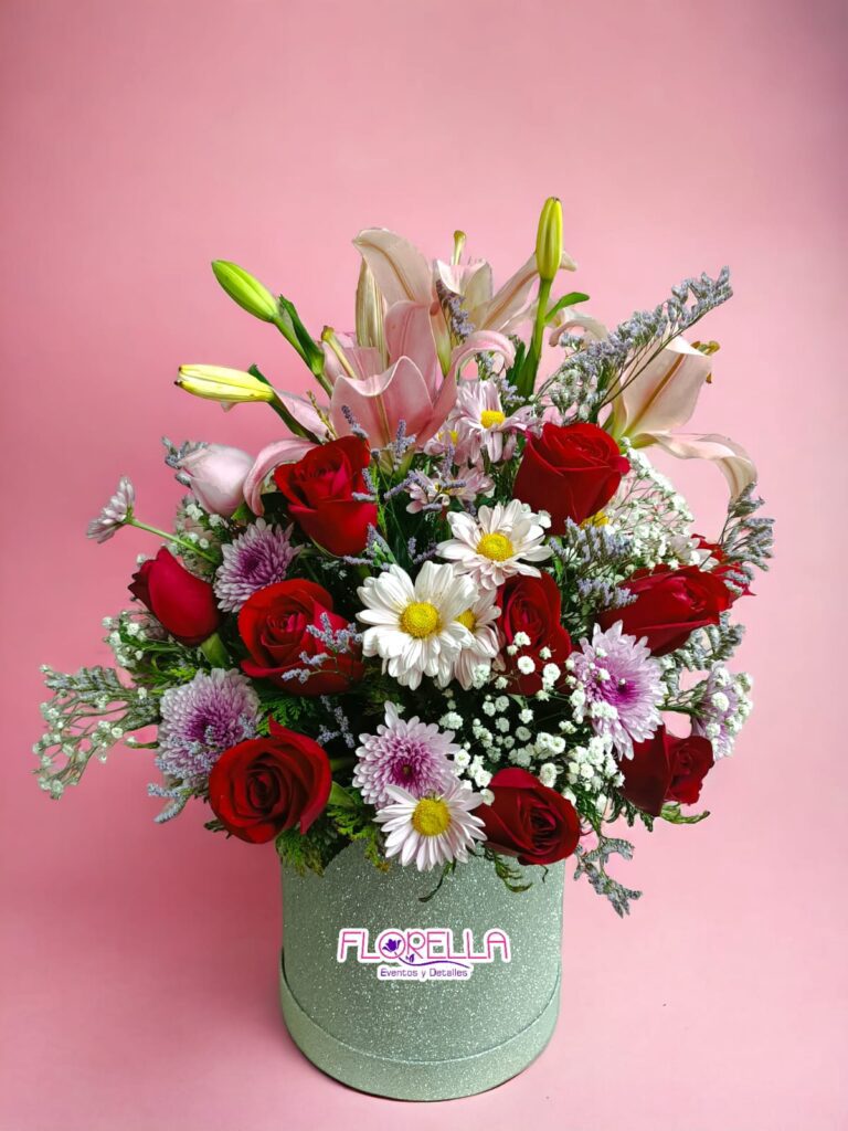 Arreglo floral en caja verde — Florella