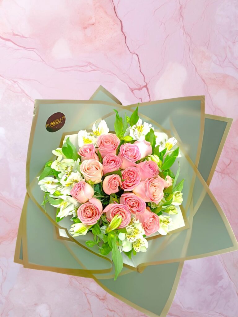 Ramo de rosas y alstroemerias — Florella