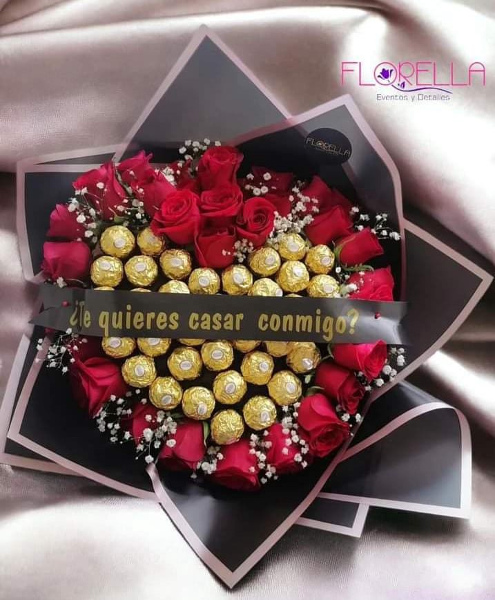 Ramo de rosas y chocolates — Florella